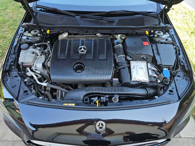 Mercedes Benz A 180 VIRTUAL AUT LED