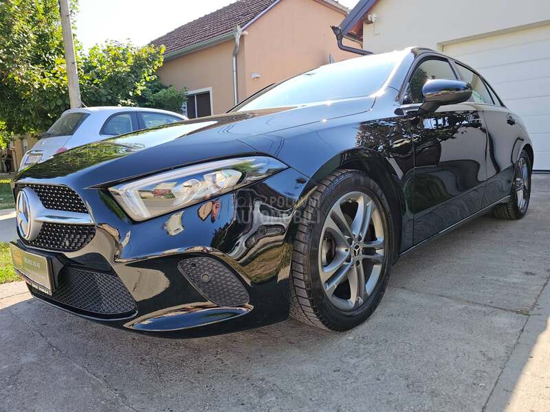 Mercedes Benz A 180 VIRTUAL AUT LED
