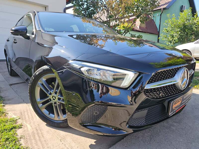 Mercedes Benz A 180 VIRTUAL AUT LED