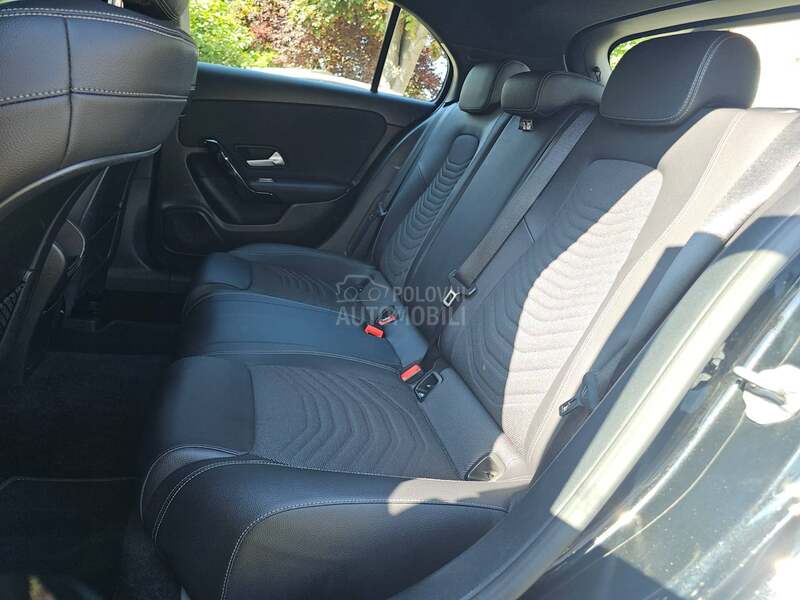 Mercedes Benz A 180 VIRTUAL AUT LED
