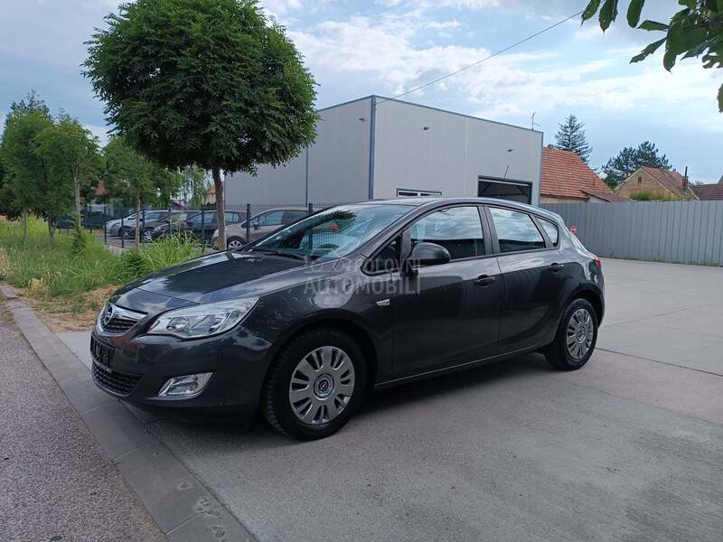 Opel Astra J 1.7 CDTI