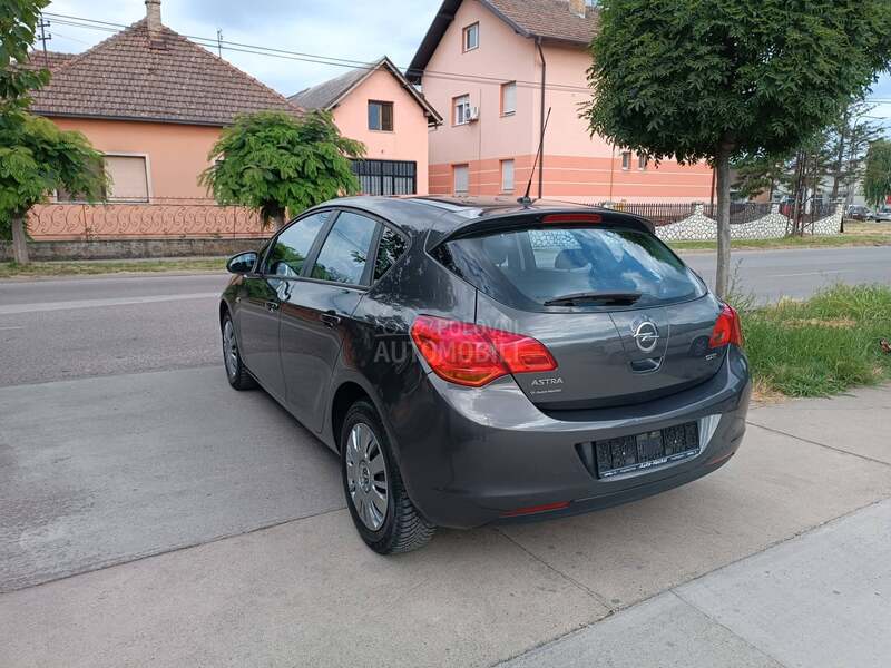Opel Astra J 1.7 CDTI