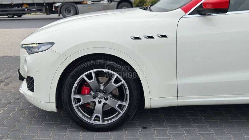 Maserati Levante bicolore