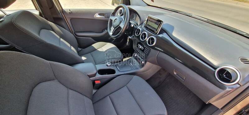 Mercedes Benz B 180 