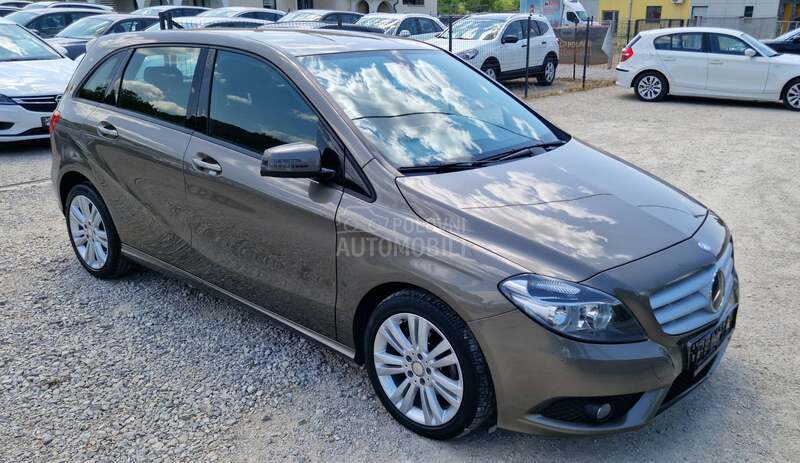 Mercedes Benz B 180 