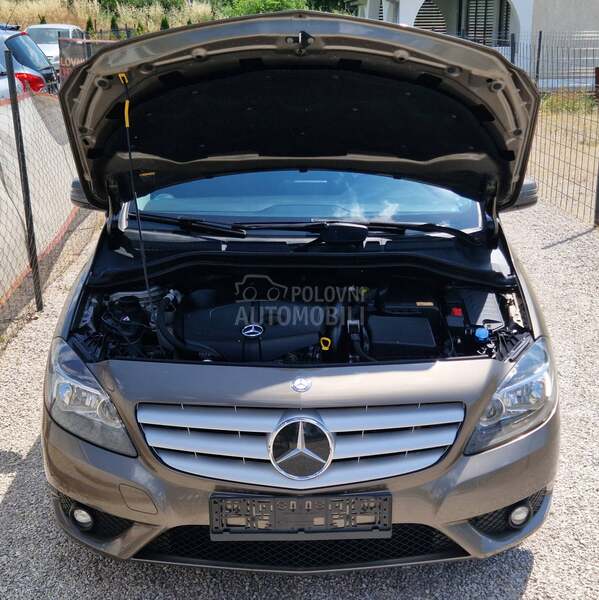 Mercedes Benz B 180 