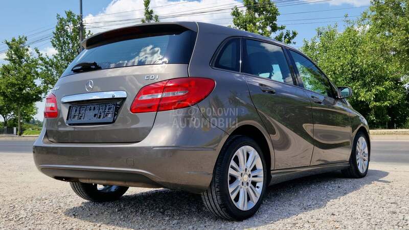 Mercedes Benz B 180 
