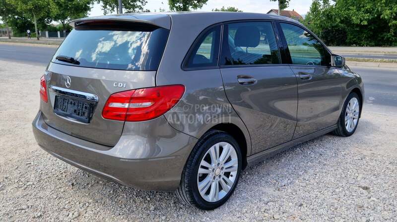 Mercedes Benz B 180 