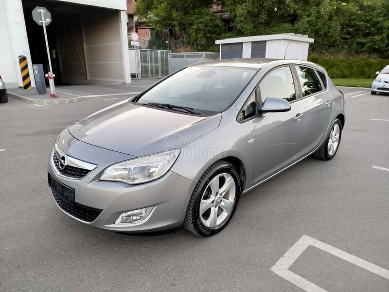 Opel Astra J NOV