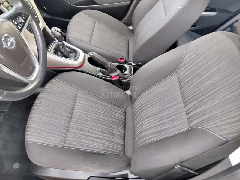Opel Astra J NOV