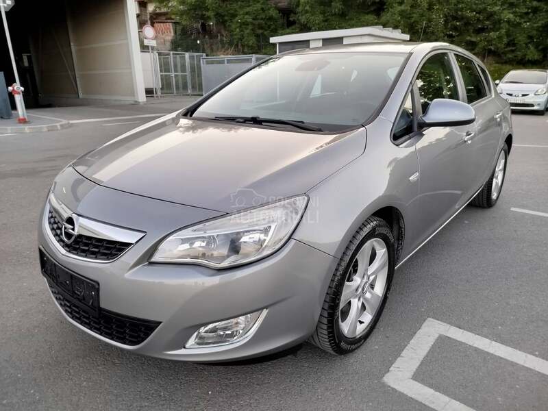 Opel Astra J NOV