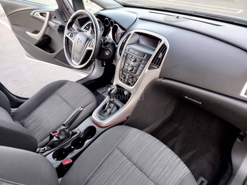 Opel Astra J NOV