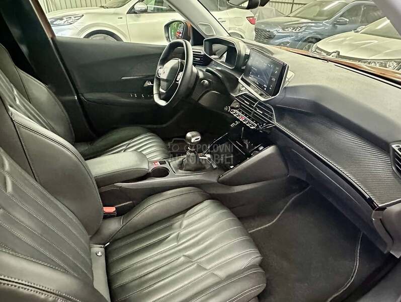 Peugeot 2008 ALLURE PANO