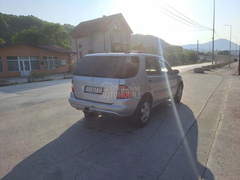 Mercedes Benz ML 270 bukvalno nov