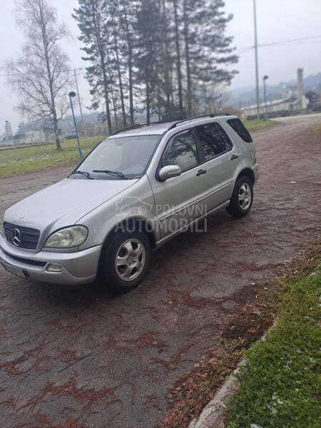 Mercedes Benz ML 270 bukvalno nov