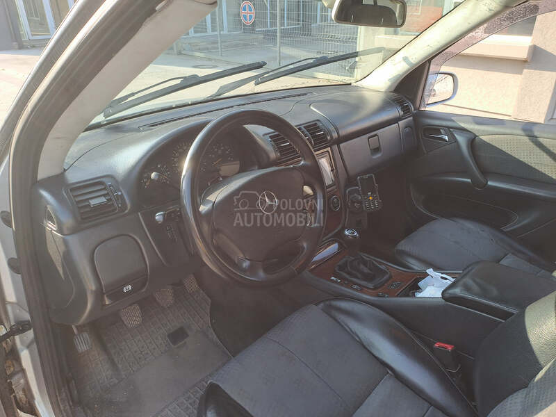 Mercedes Benz ML 270 bukvalno nov