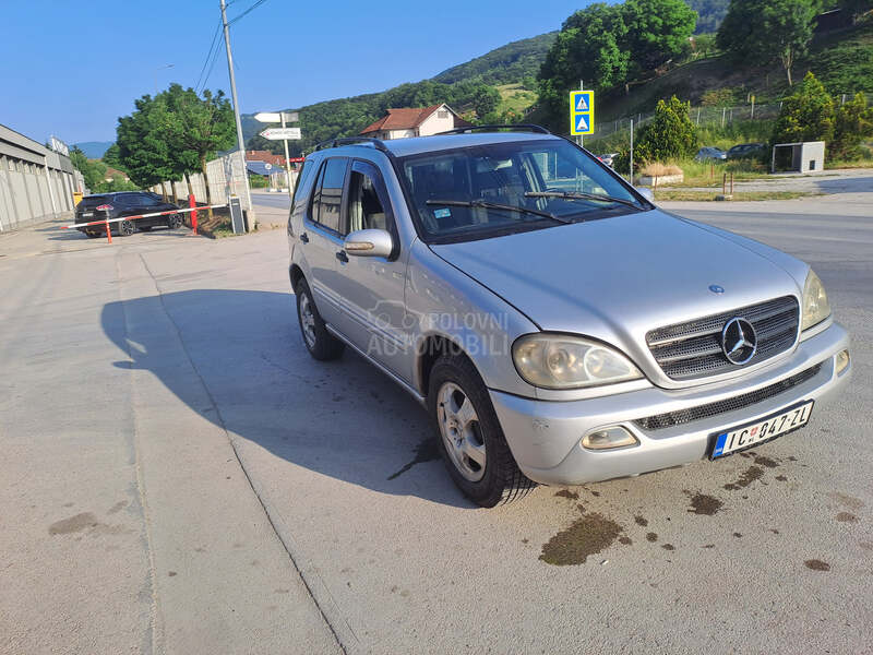 Mercedes Benz ML 270 bukvalno nov