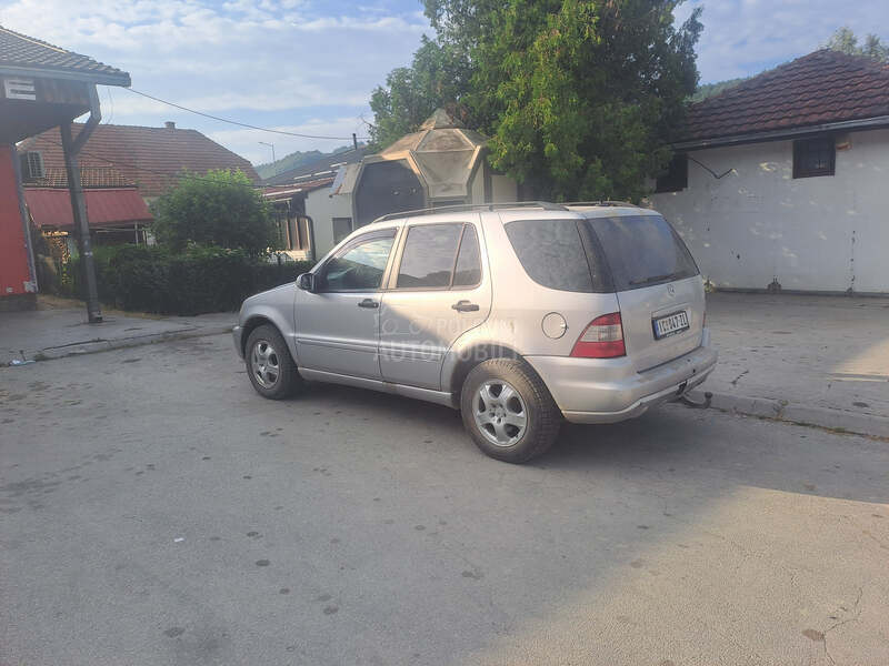 Mercedes Benz ML 270 bukvalno nov