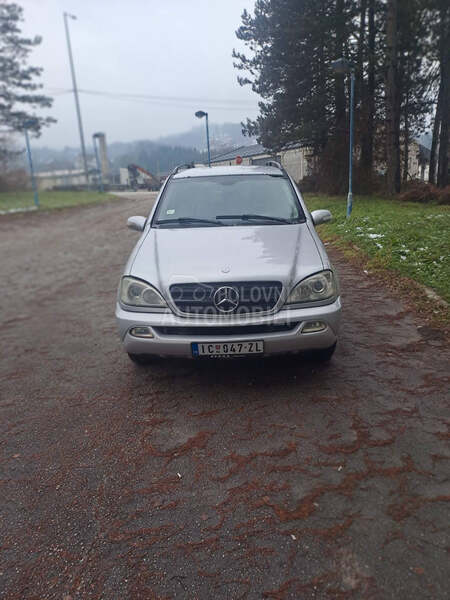 Mercedes Benz ML 270 bukvalno nov