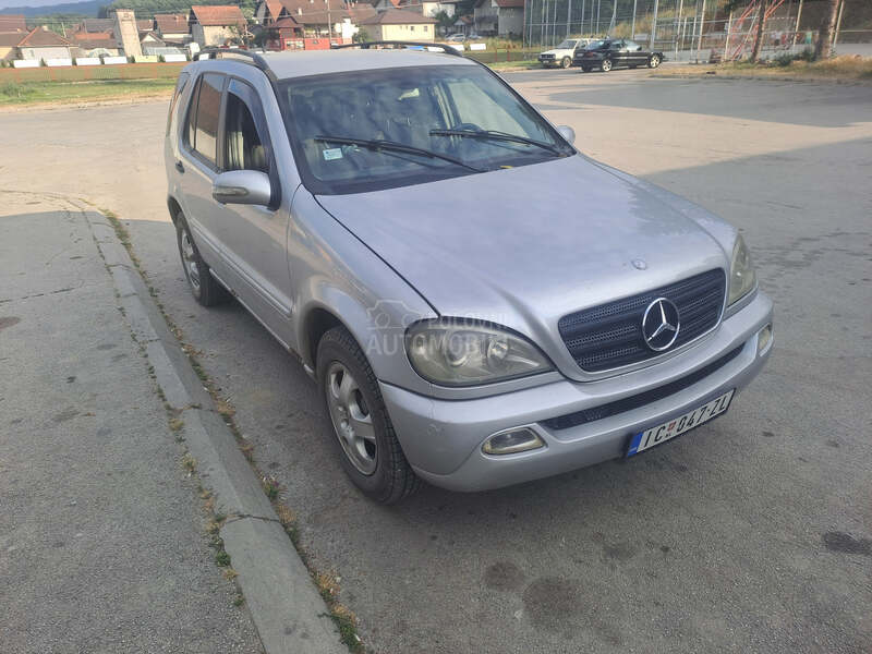 Mercedes Benz ML 270 bukvalno nov
