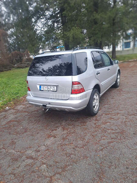 Mercedes Benz ML 270 bukvalno nov