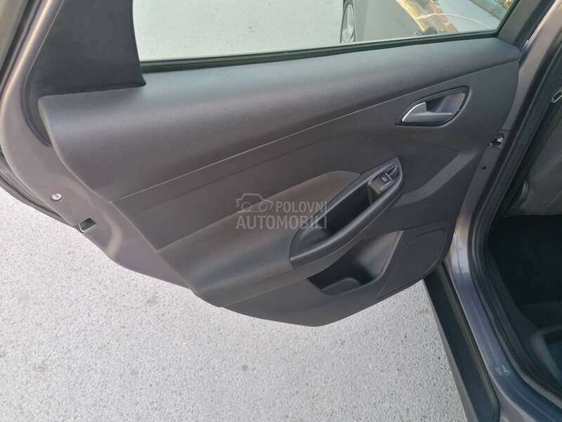 Ford Focus 1.0i TREND CH