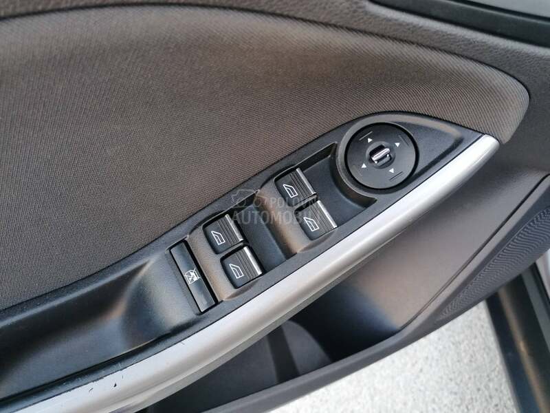 Ford Focus 1.0i TREND CH