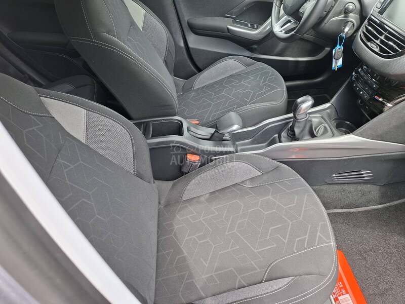Peugeot 2008 1,2 STYLE