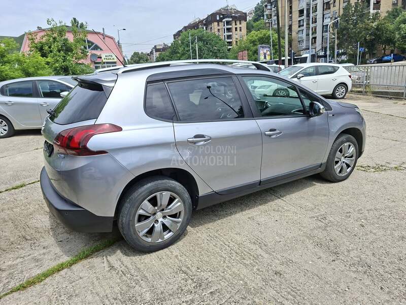 Peugeot 2008 1,2 STYLE