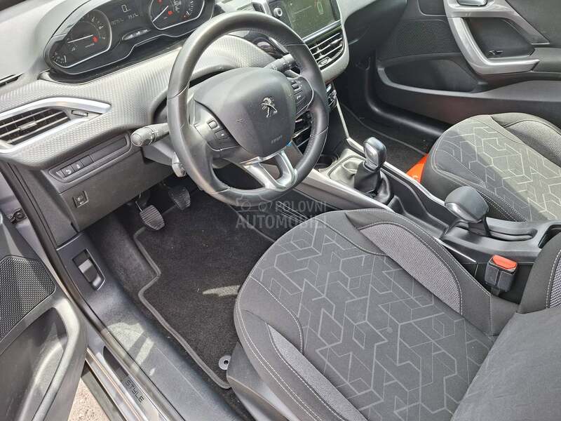 Peugeot 2008 1,2 STYLE