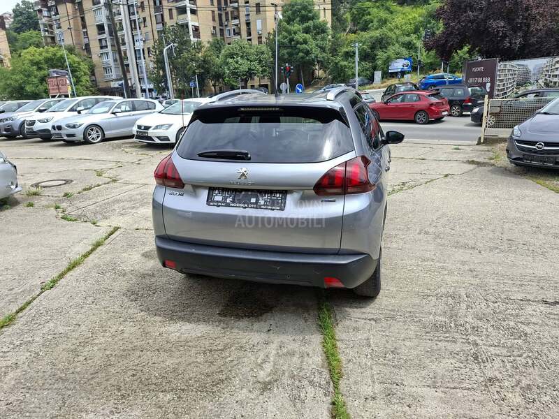 Peugeot 2008 1,2 STYLE