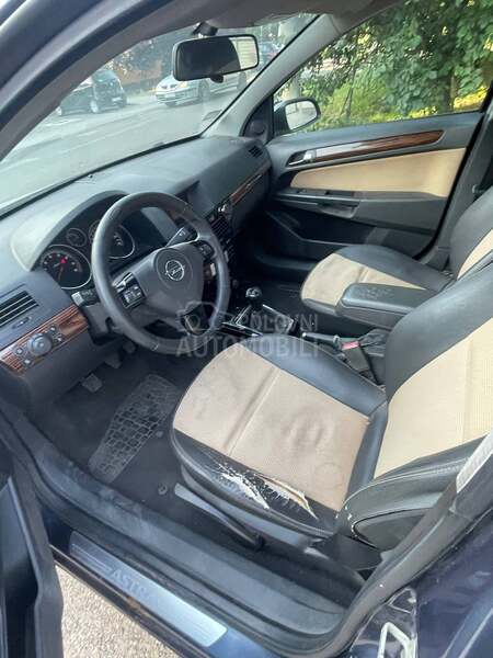 Opel Astra H 