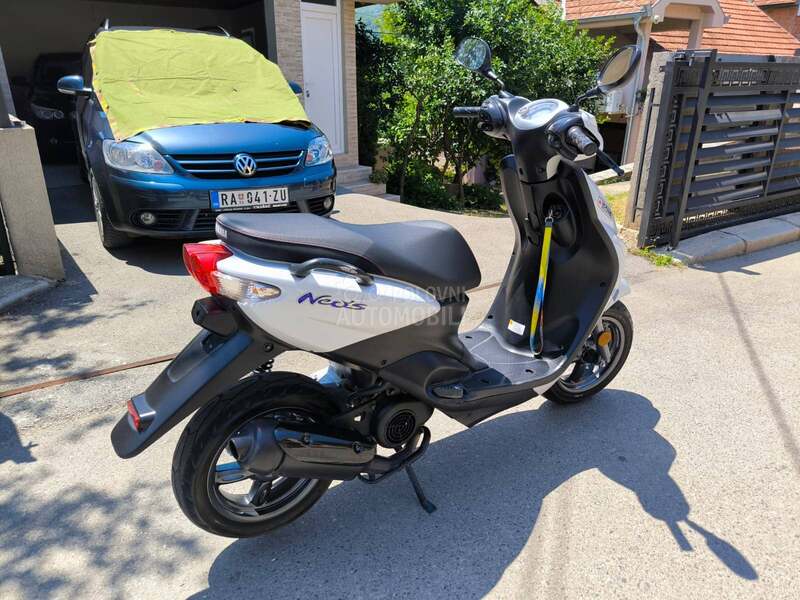 Yamaha Neos