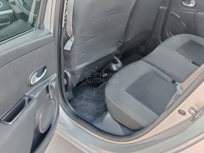 Renault Clio 1.2 5.5k.w CH NA.VI