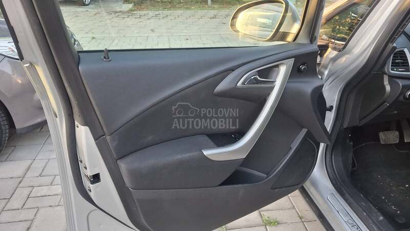 Opel Astra J 