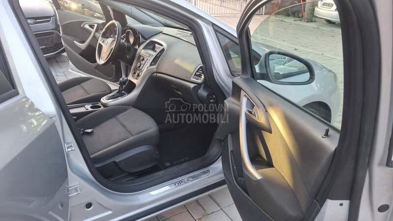 Opel Astra J 