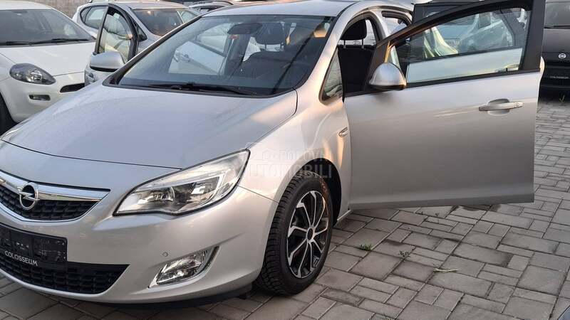 Opel Astra J 