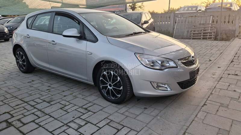 Opel Astra J 