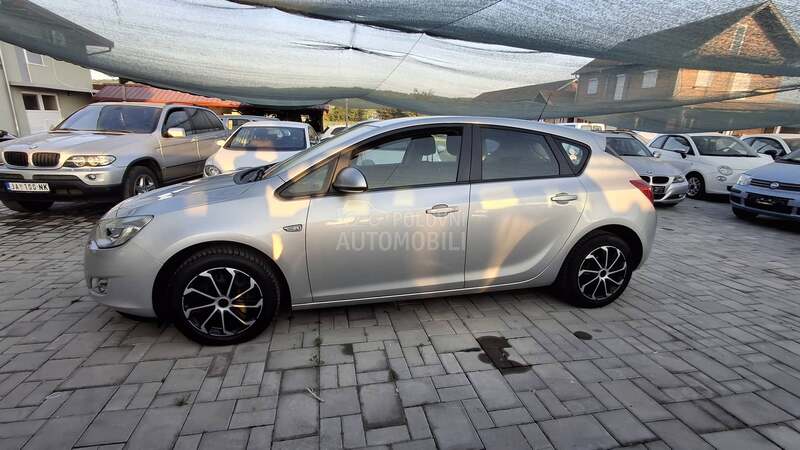 Opel Astra J 