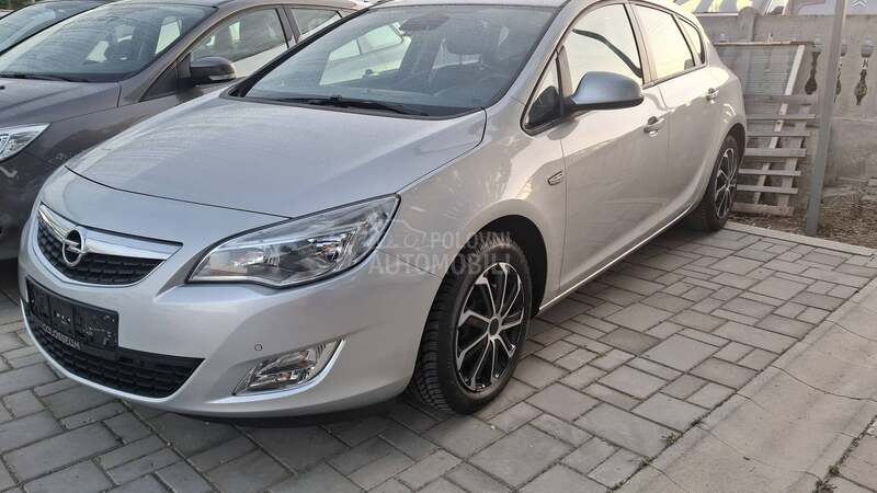 Opel Astra J 