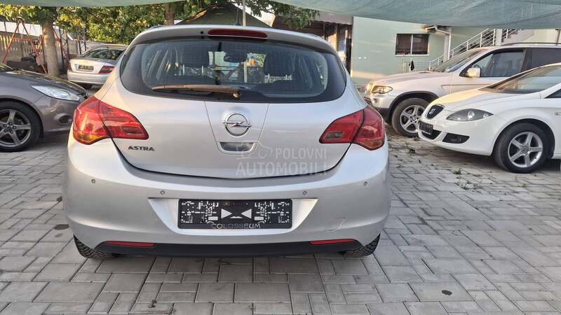 Opel Astra J 