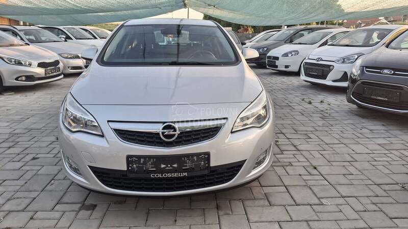 Opel Astra J 