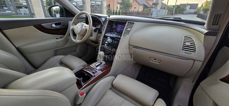 Infiniti FX30 
