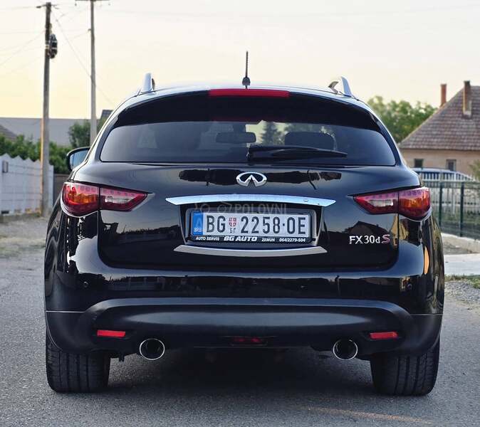 Infiniti FX30 