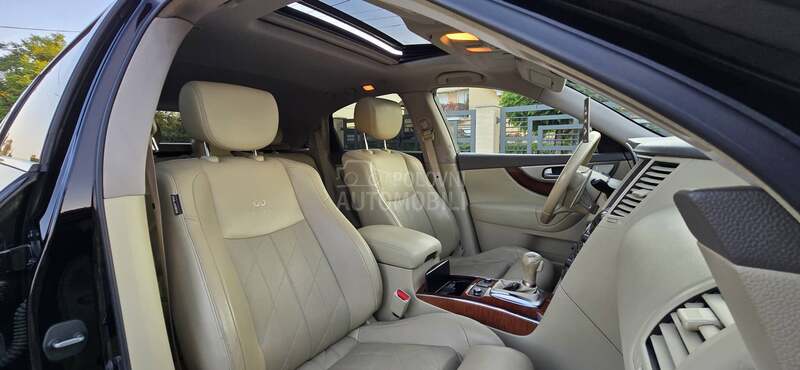 Infiniti FX30 