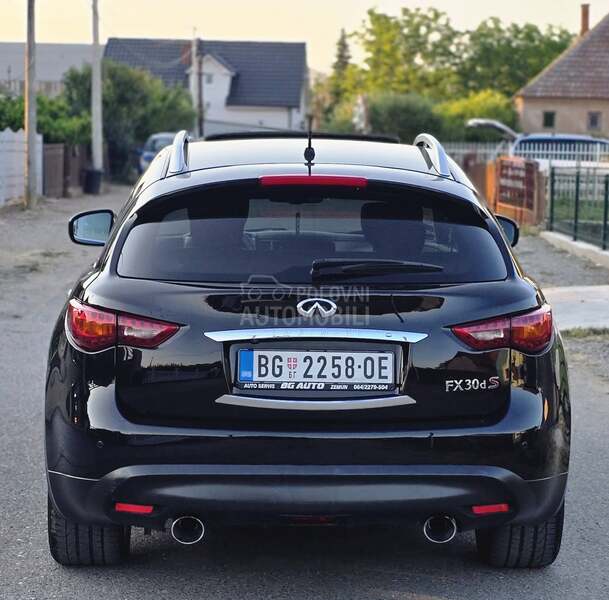 Infiniti FX30 