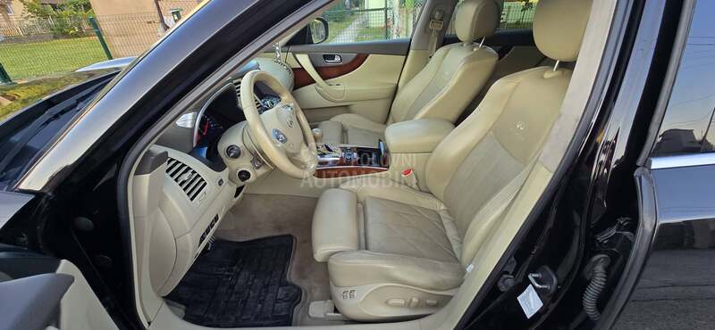 Infiniti FX30 