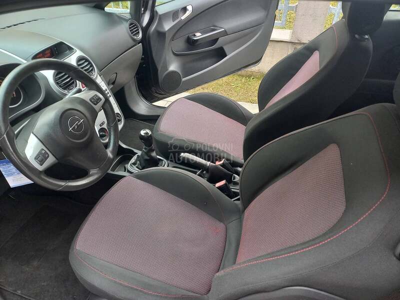 Opel Corsa D 1.4 COSMO CH NOVA