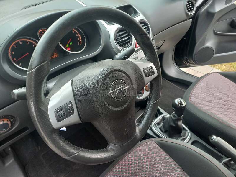 Opel Corsa D 1.4 COSMO CH NOVA