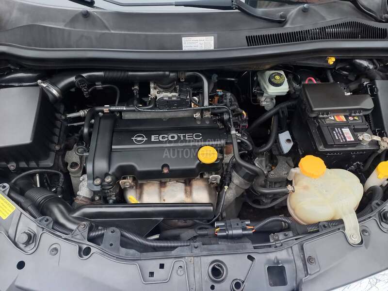 Opel Corsa D 1.4 COSMO CH NOVA